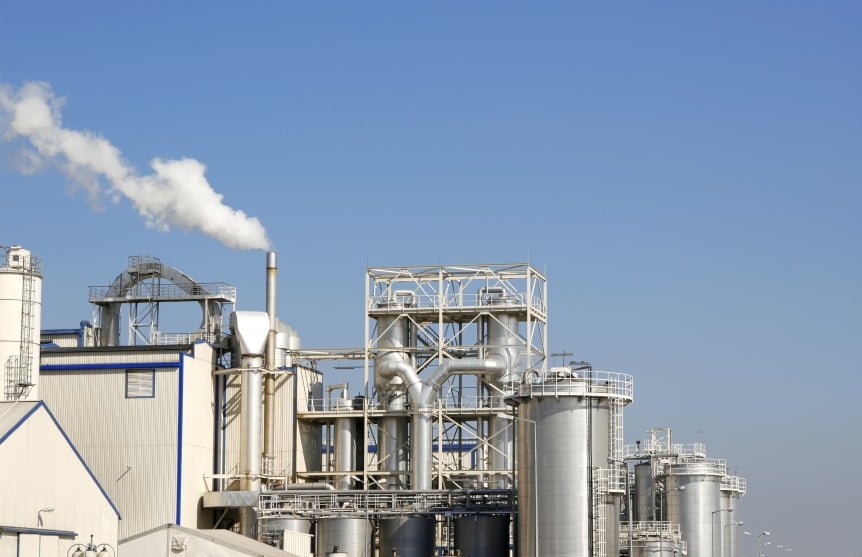 Exterior view of a large chemical plant.