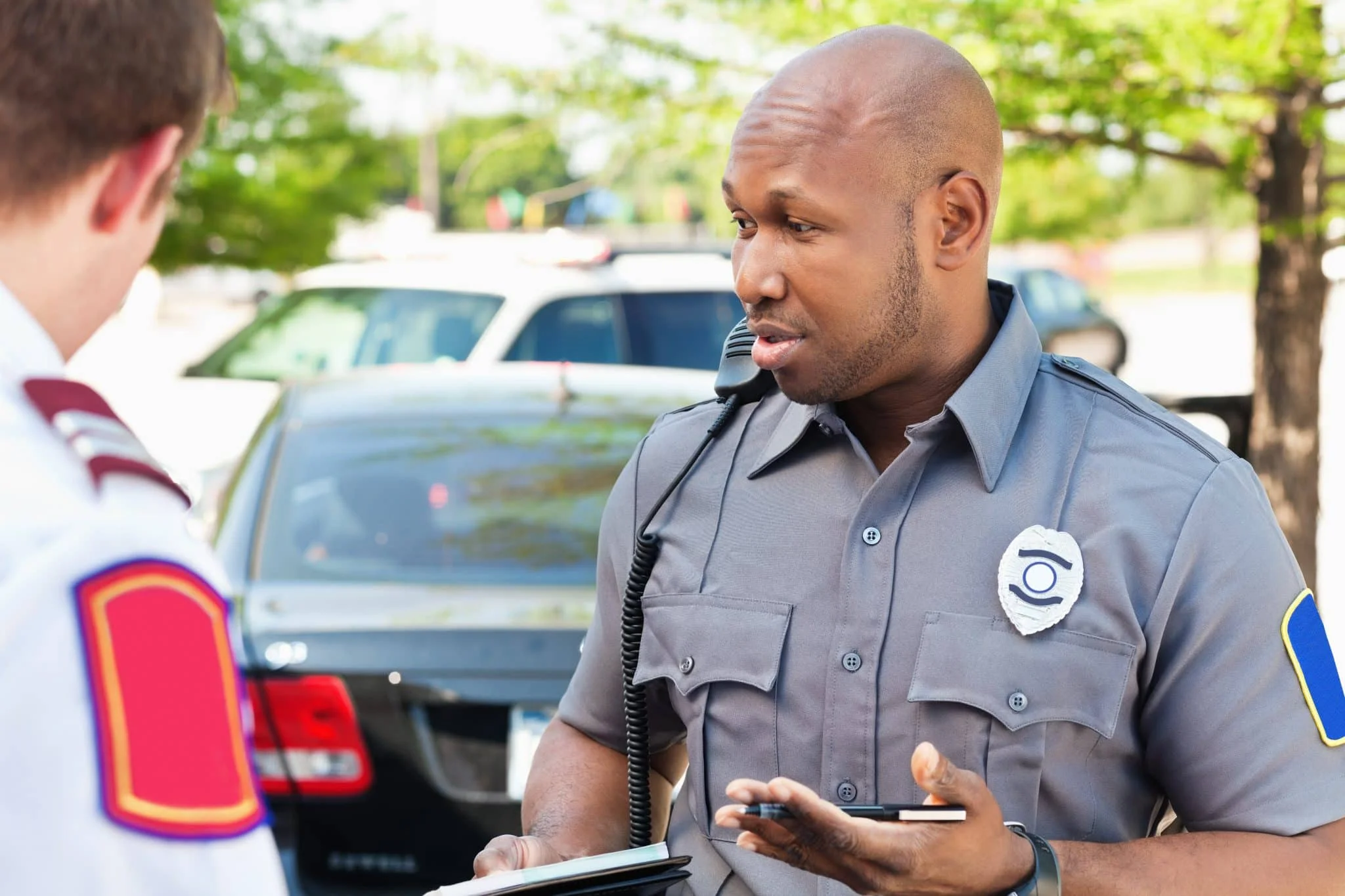 a police officer taking statements after a car accident in Baton Rouge